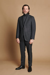 Monochrome Builder Capsule