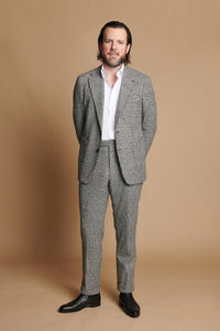 Monochrome Builder Capsule