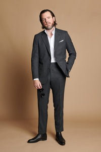 Monochrome Builder Capsule