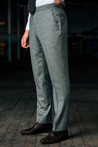 Color: Gray Puppytooth