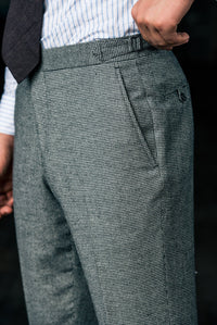 Color: Gray Puppytooth