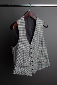 Color: Houndstooth